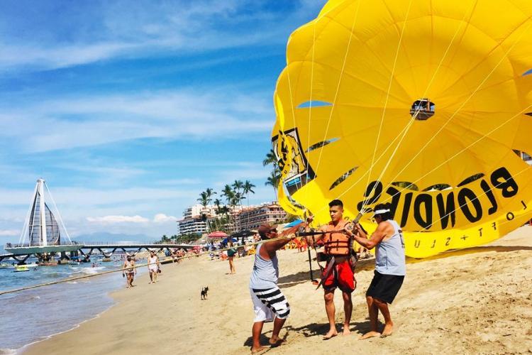 Best Parasailing Spots in the World: Phuket (Thailand)