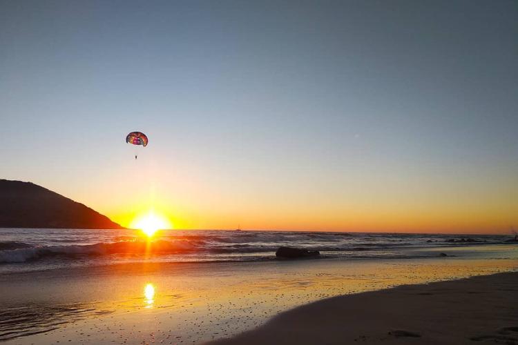 The Best 7 Spots to Parasail in the U.S
