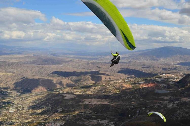 Paragliding in Valle de Bravo, Mexico